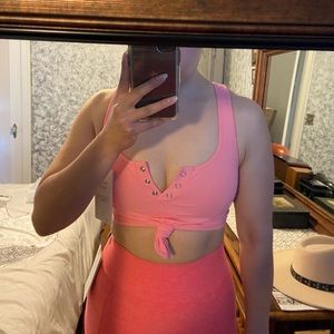 Bombshell Henley sports bra in Coral size M